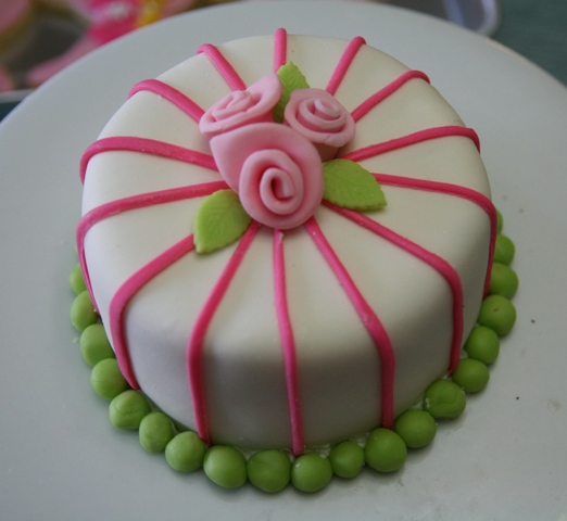 082810 019 small rolled rose cake small.jpg